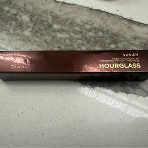 Hourglass Vanish Concealer in Rich Brown Packaging